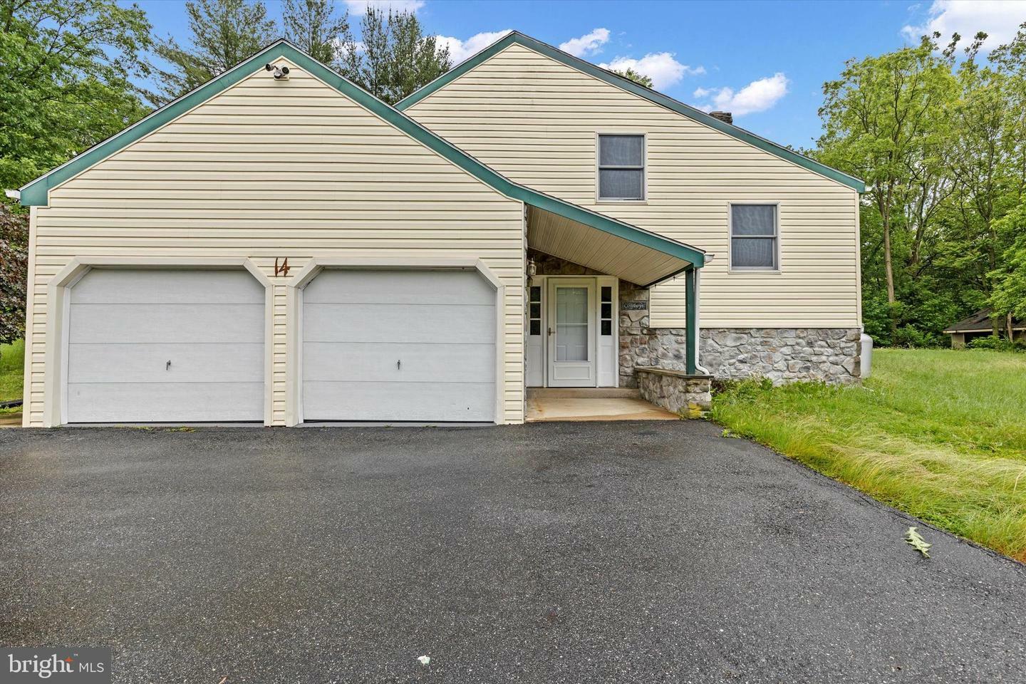 Property Photo: 14 Apache Lane PA 17584