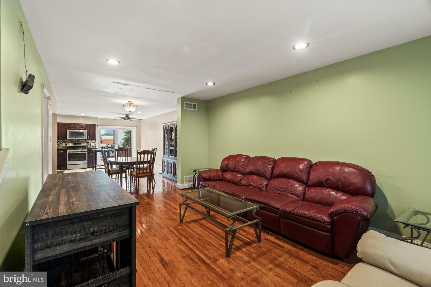 Property Photo: 377 E Madison Avenue PA 19018
