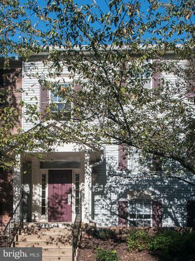 Property Photo:  12104 Green Leaf Court 102  VA 22033 