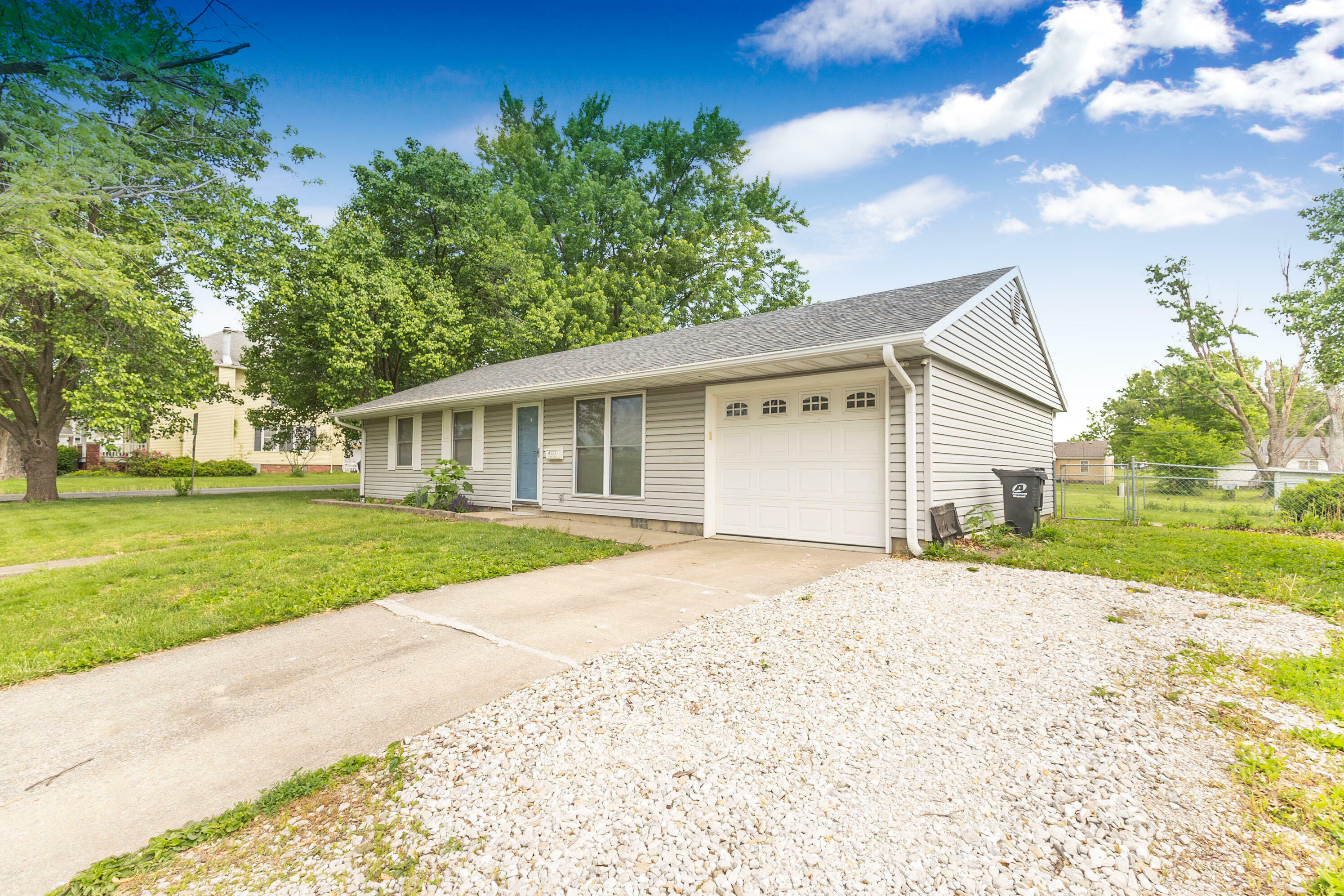 Property Photo: 401 Fulton Ave MO 65270