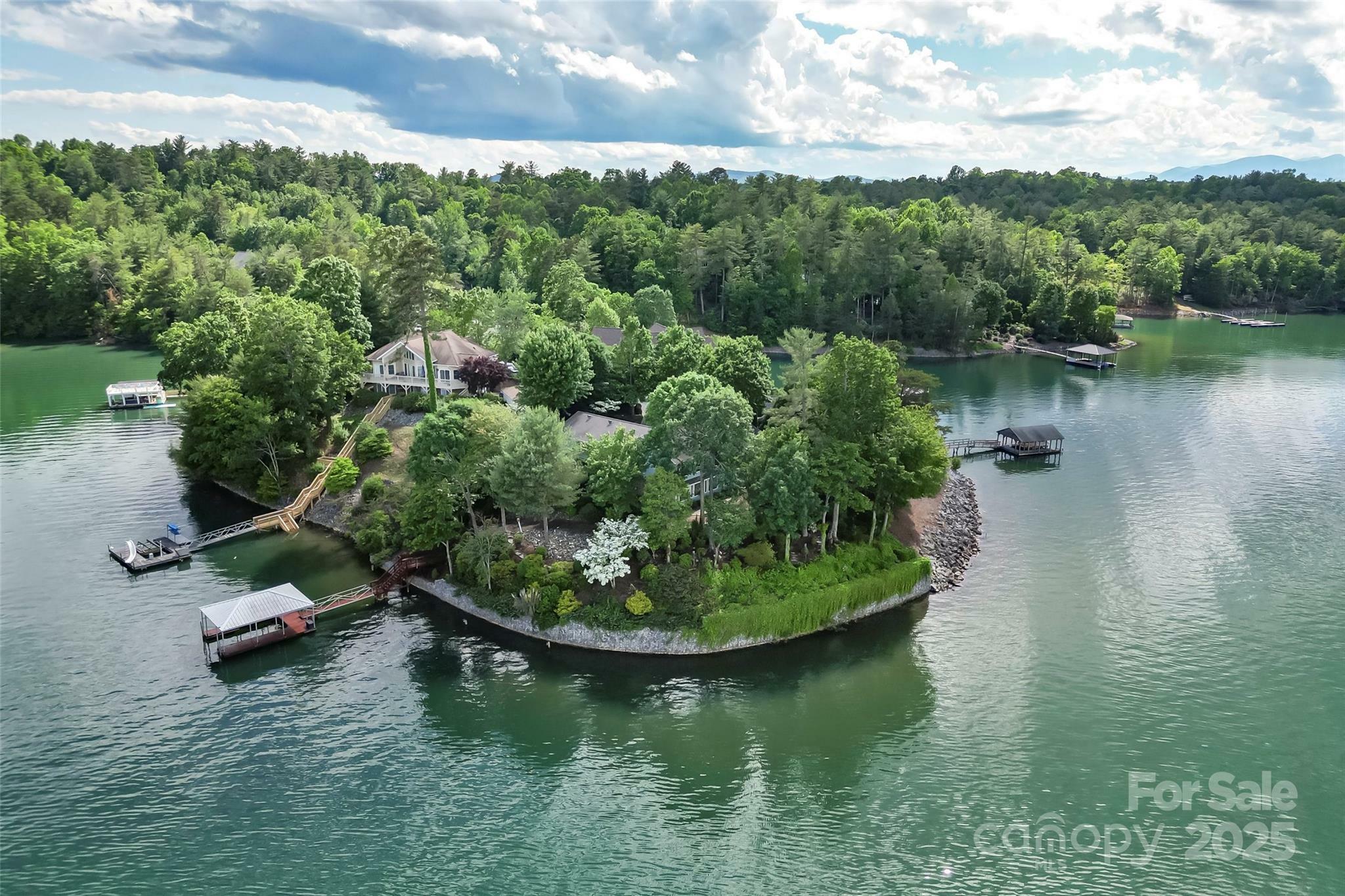 Property Photo: 2218 Mallard Cove Drive NC 28761