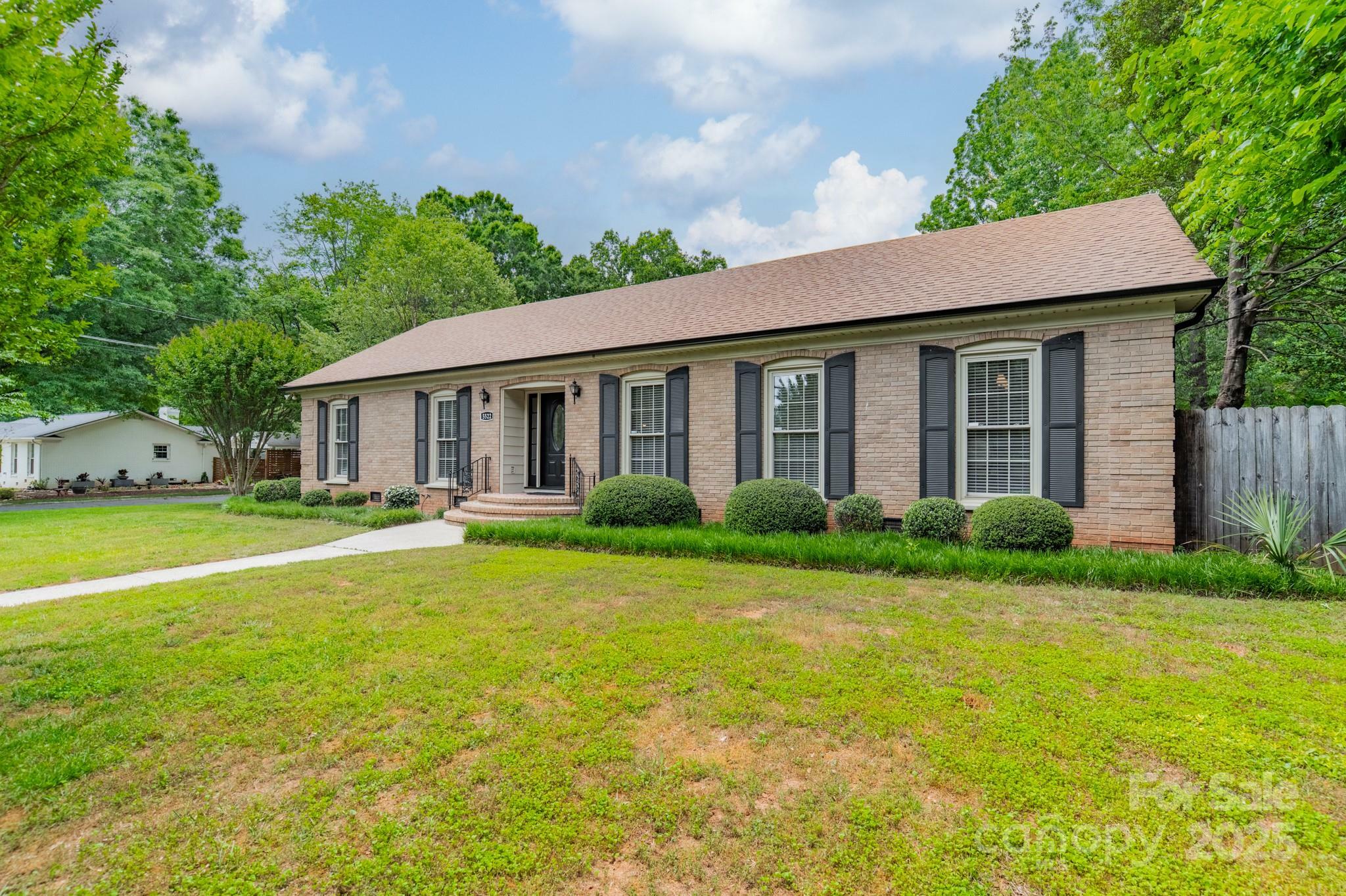 Property Photo: 5522 Sharon Road NC 28210