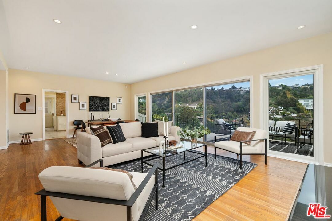 Property Photo: 2422 Carman Crest Dr CA 90068