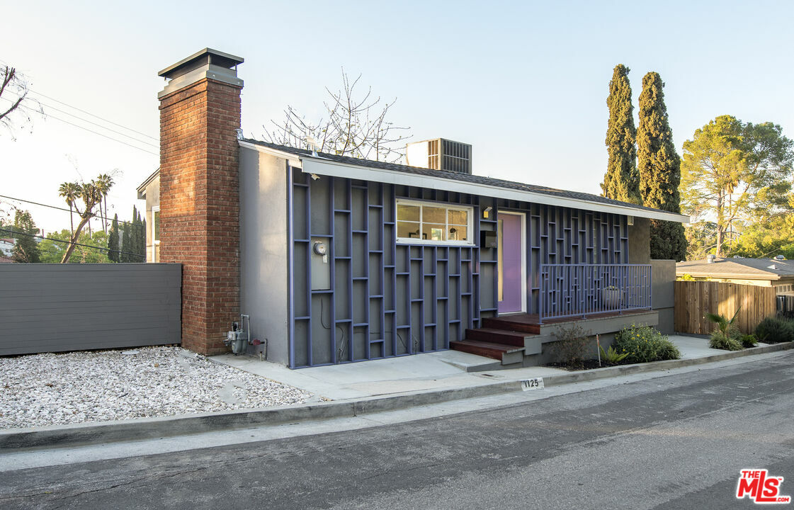 Property Photo: 1125 Oban Dr CA 90065