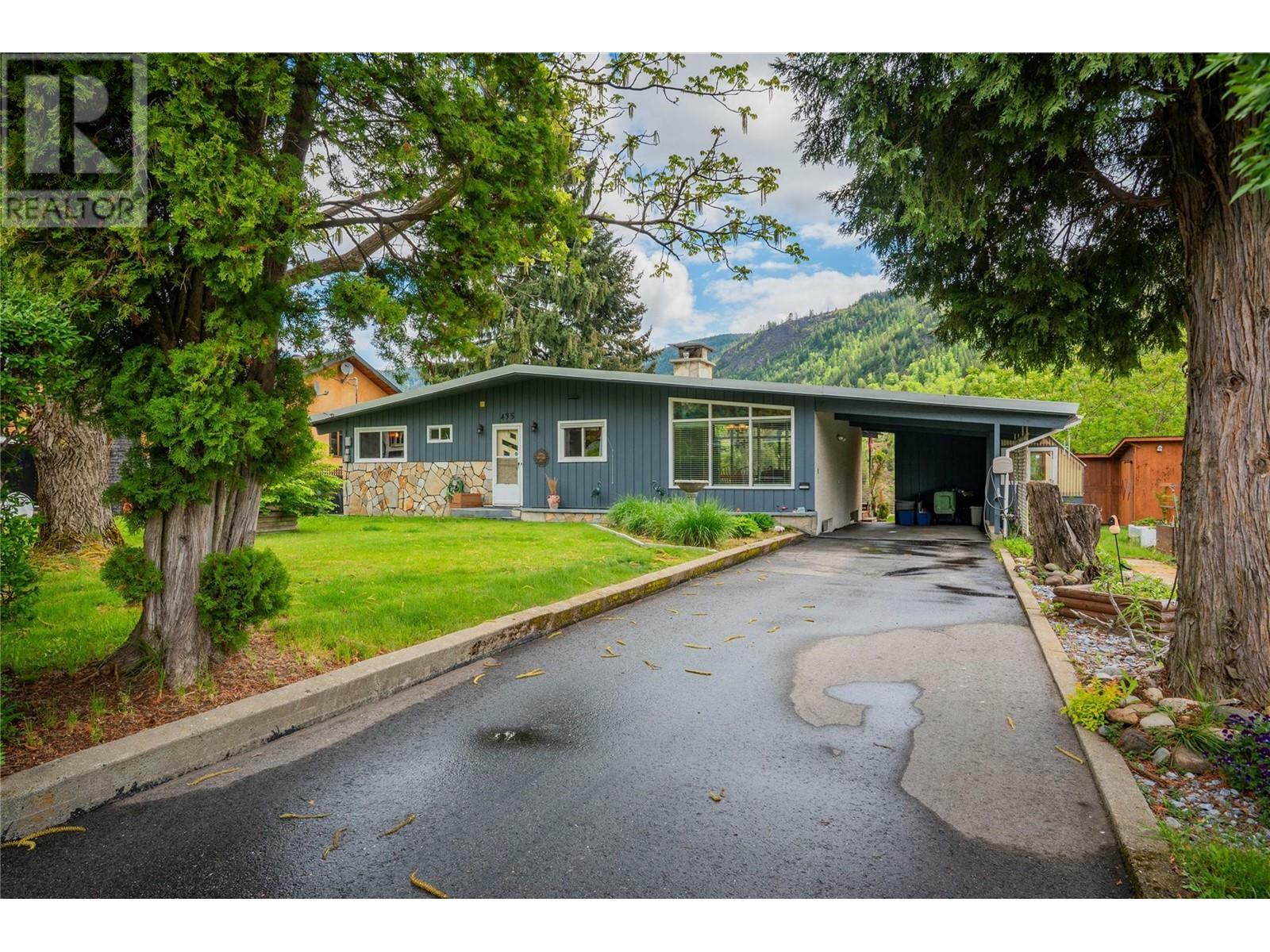 Photo de la propriété: 435 104th Street BC V1N 3G6