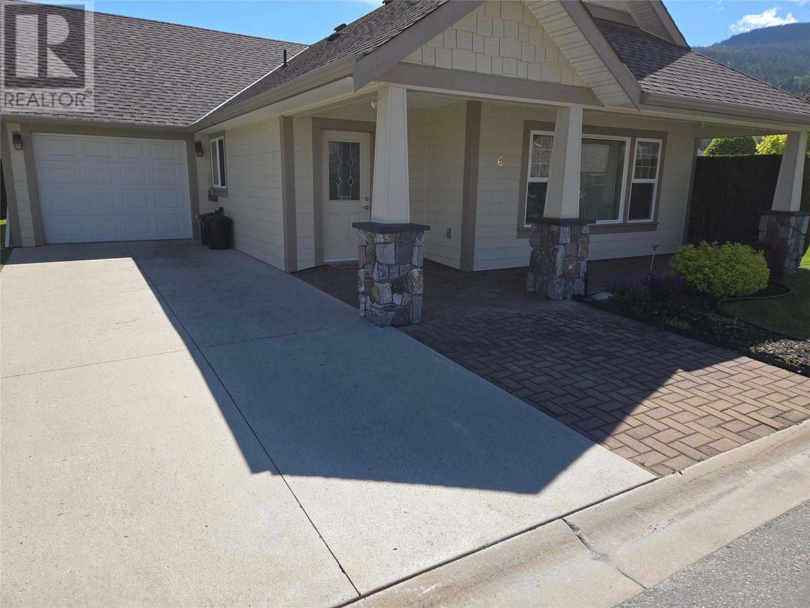 Property Photo: 1231 10 Street Southwest 6 BC V1E 0A5