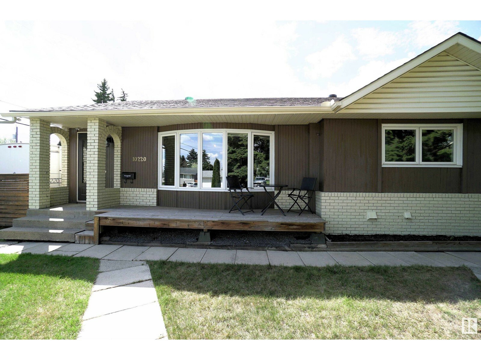 Photo de la propriété: 10220 62 St NW NW AB T6A 2L8