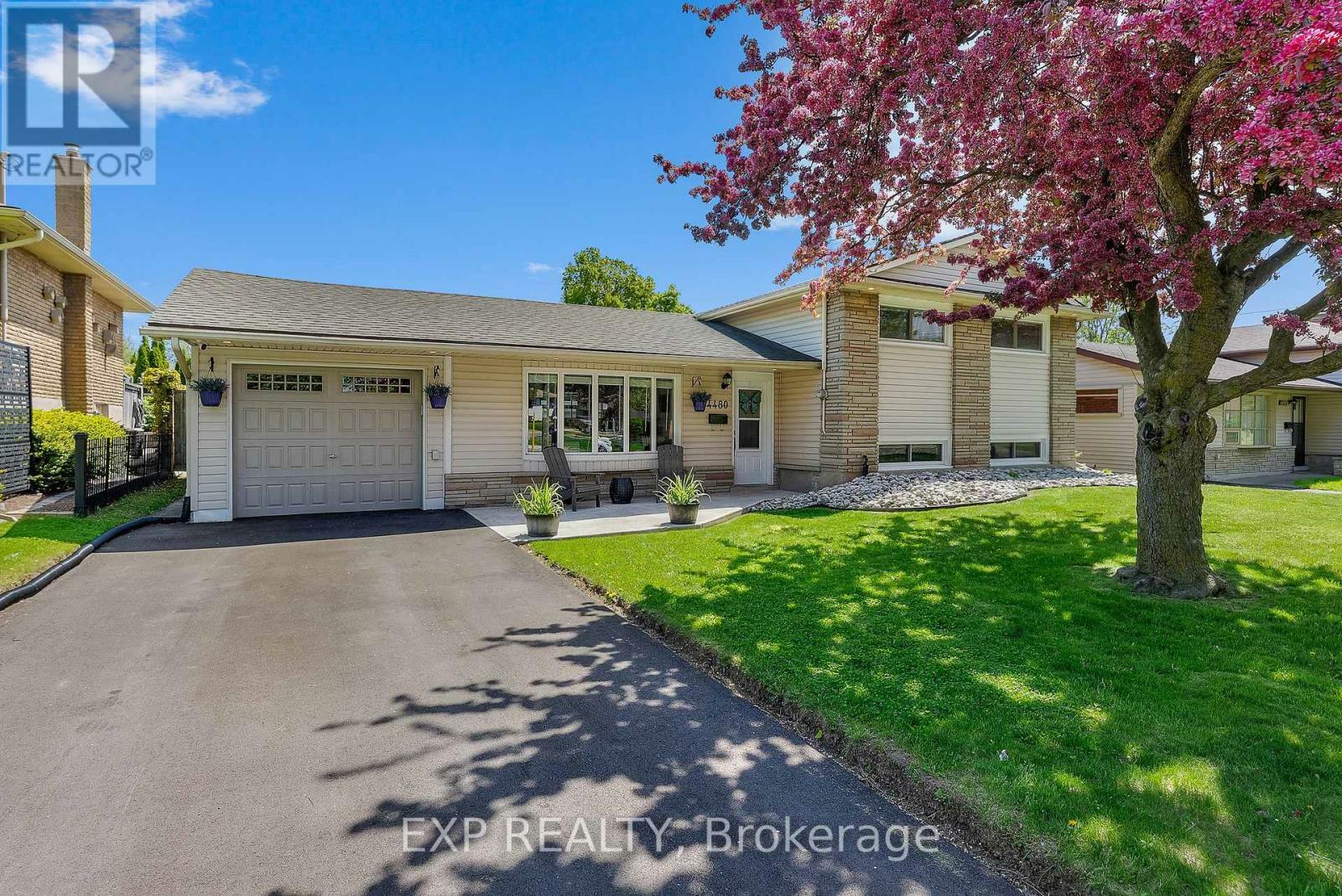 Property Photo: 4480 Queensway Gardens ON L2E 6P7