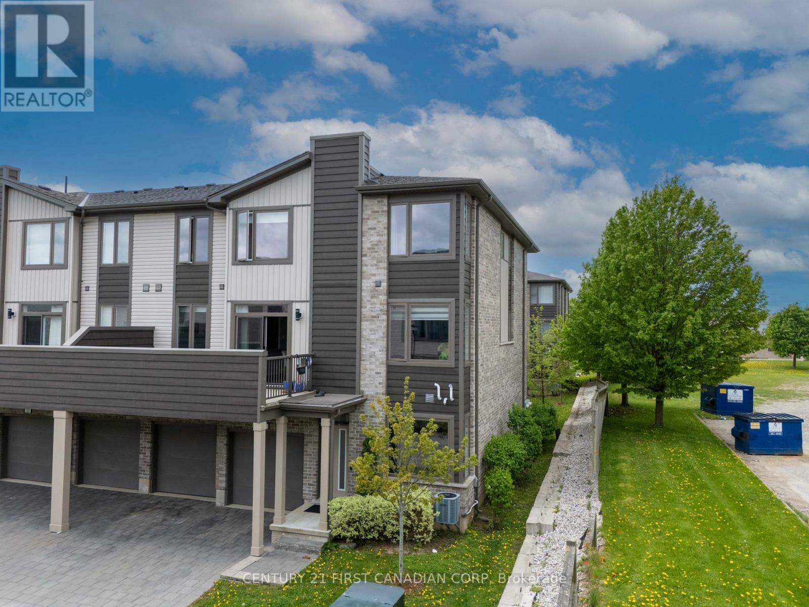 Photo de la propriété: 2070 Meadowgate Boulevard 25 ON N6M 0H5