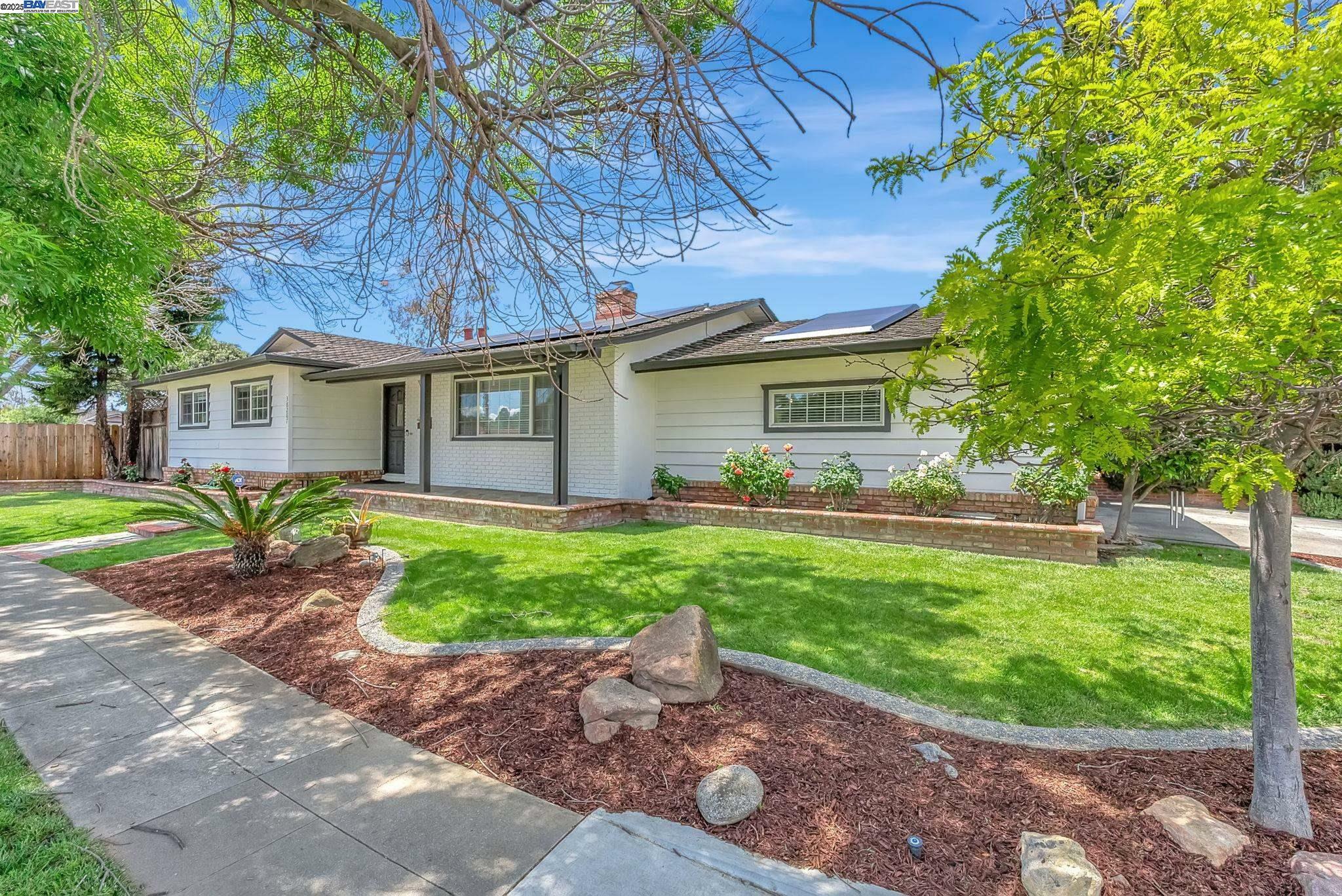 Property Photo: 38287 Parkmont Dr CA 94536