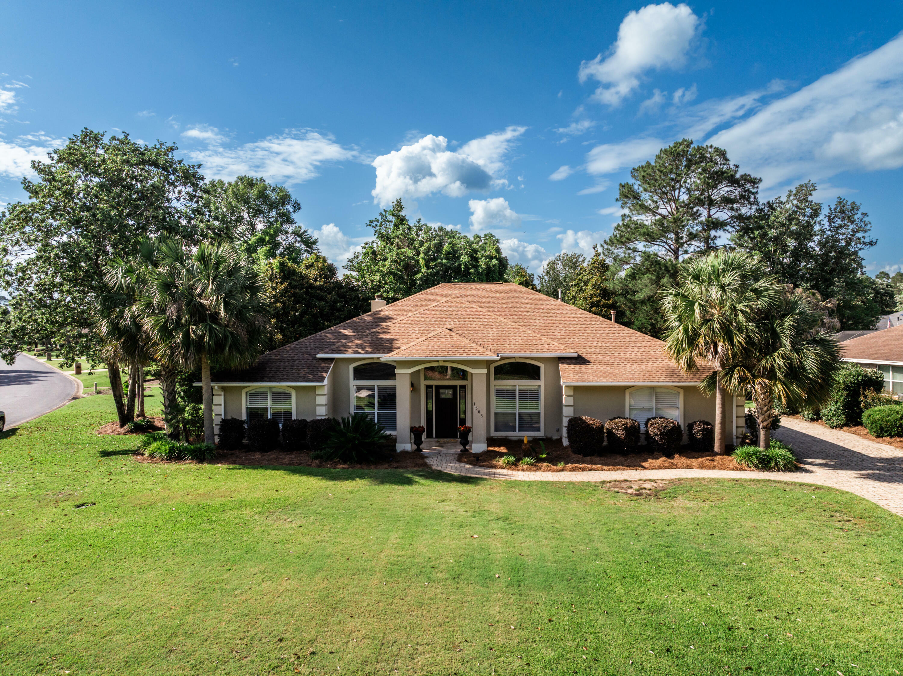 Property Photo: 1503 Glenlake Circle FL 32578