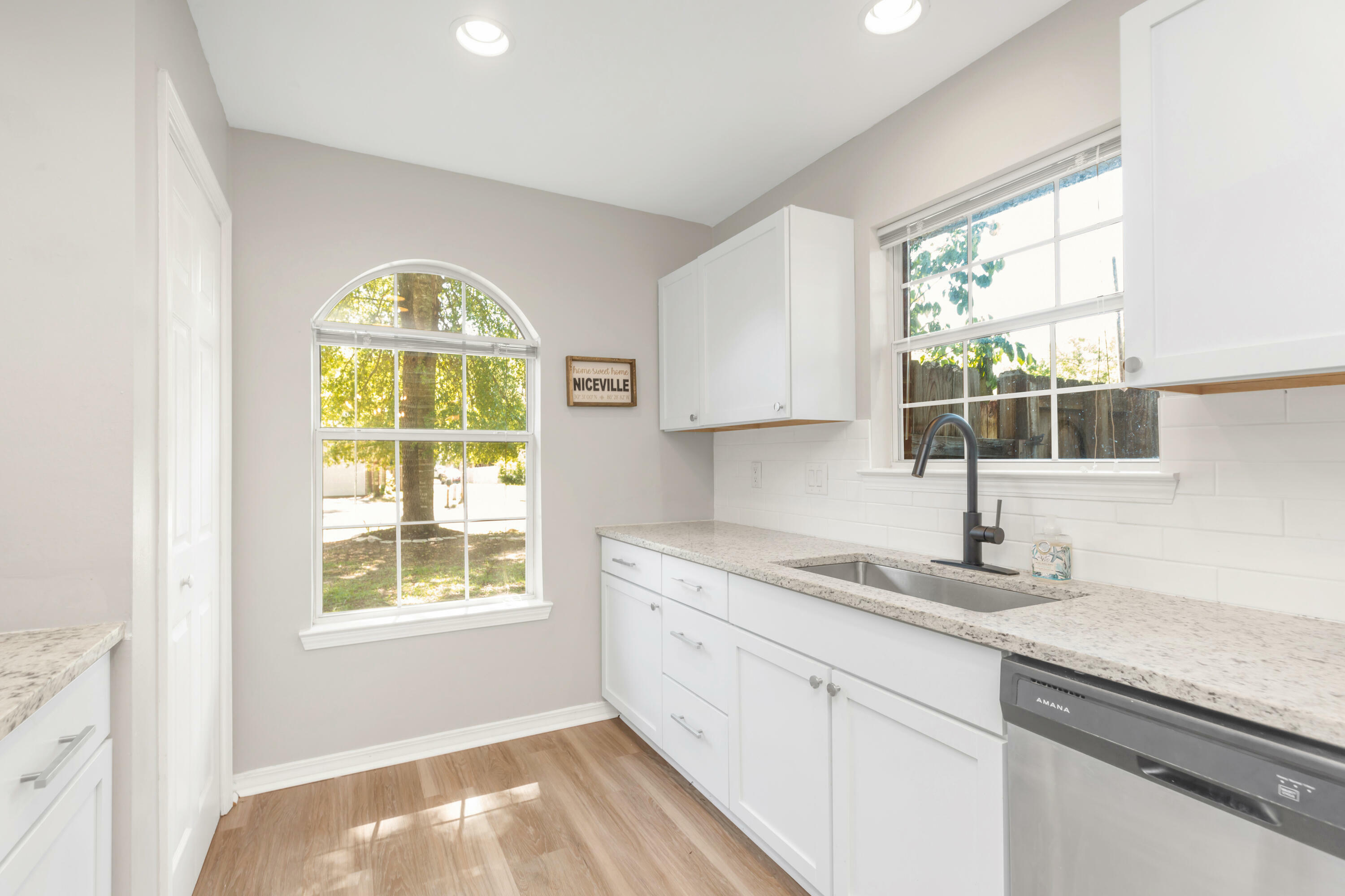 Property Photo: 2116 Bayshore Drive FL 32578