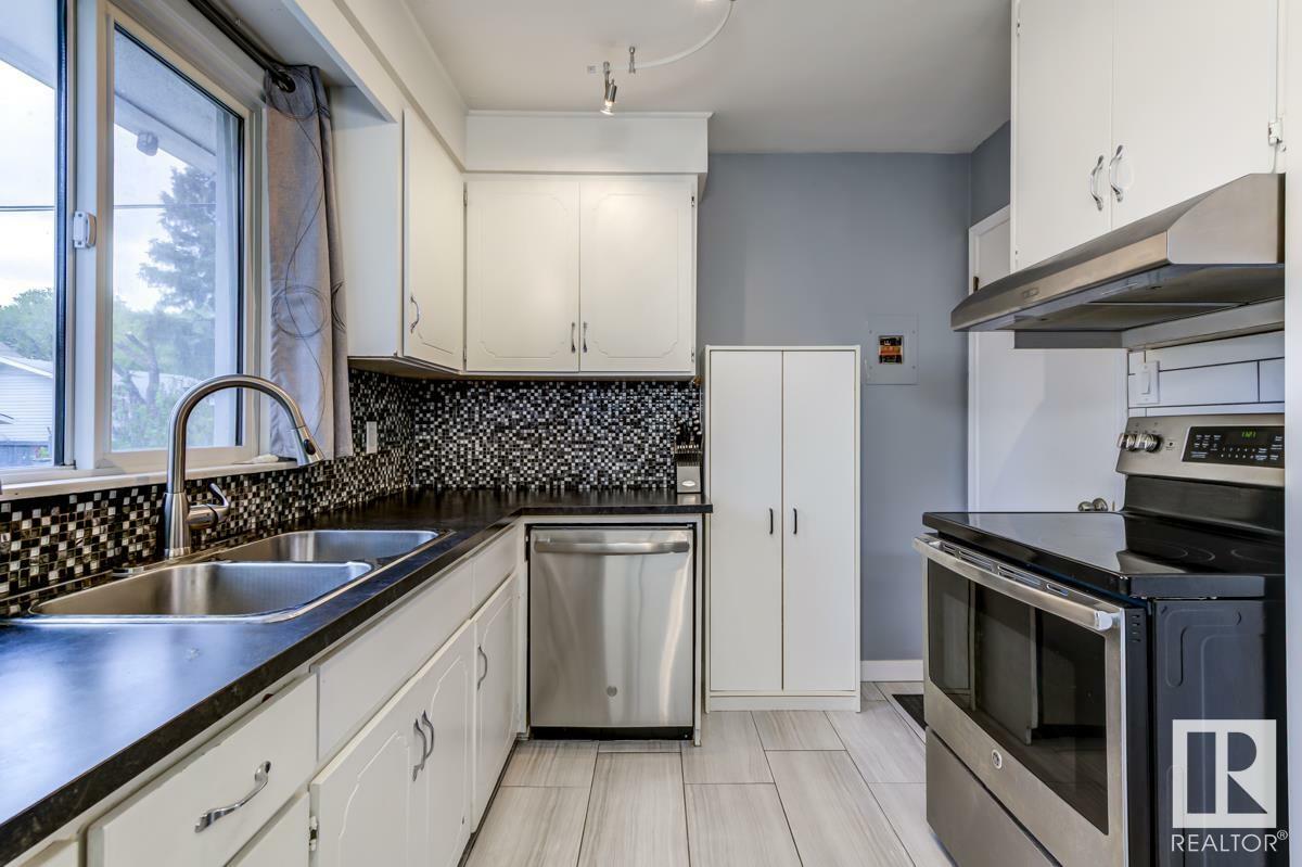 Property Photo: 7 Marion Crescent AB T8N 1L1