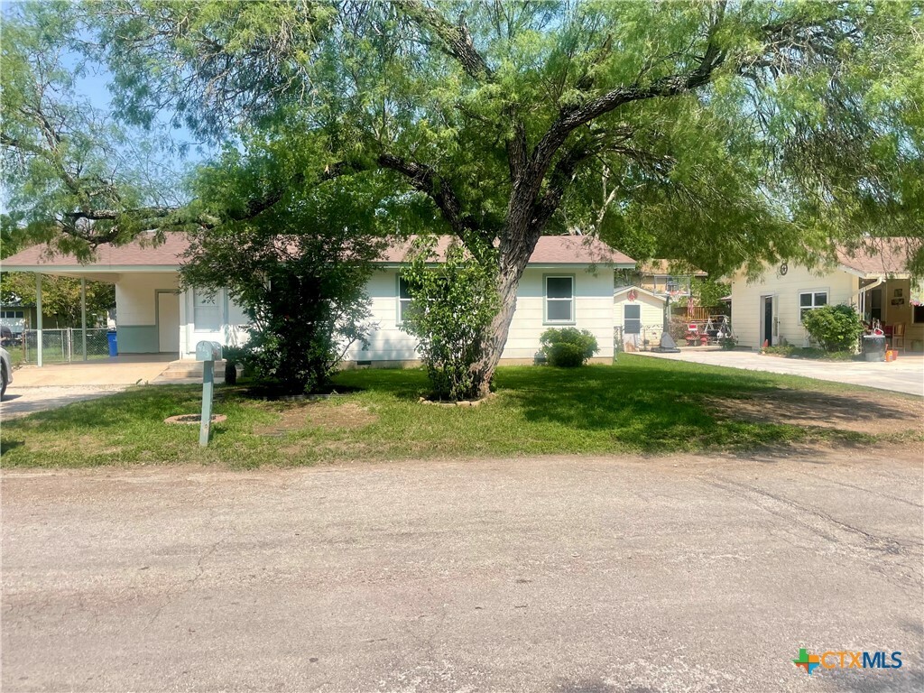 Property Photo: 413 Vickers Avenue TX 78155
