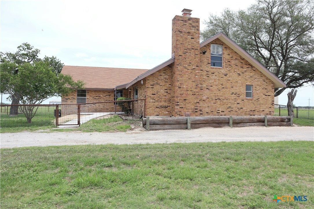Property Photo: 707 Old Seguin Luling TX 78155