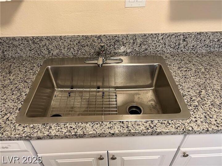 Property Photo:  539 East Saint Louis Avenue 209  NV 89104 