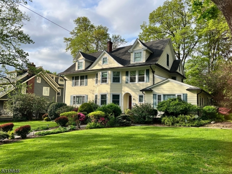 Property Photo: 10 Roosevelt Rd NJ 07040