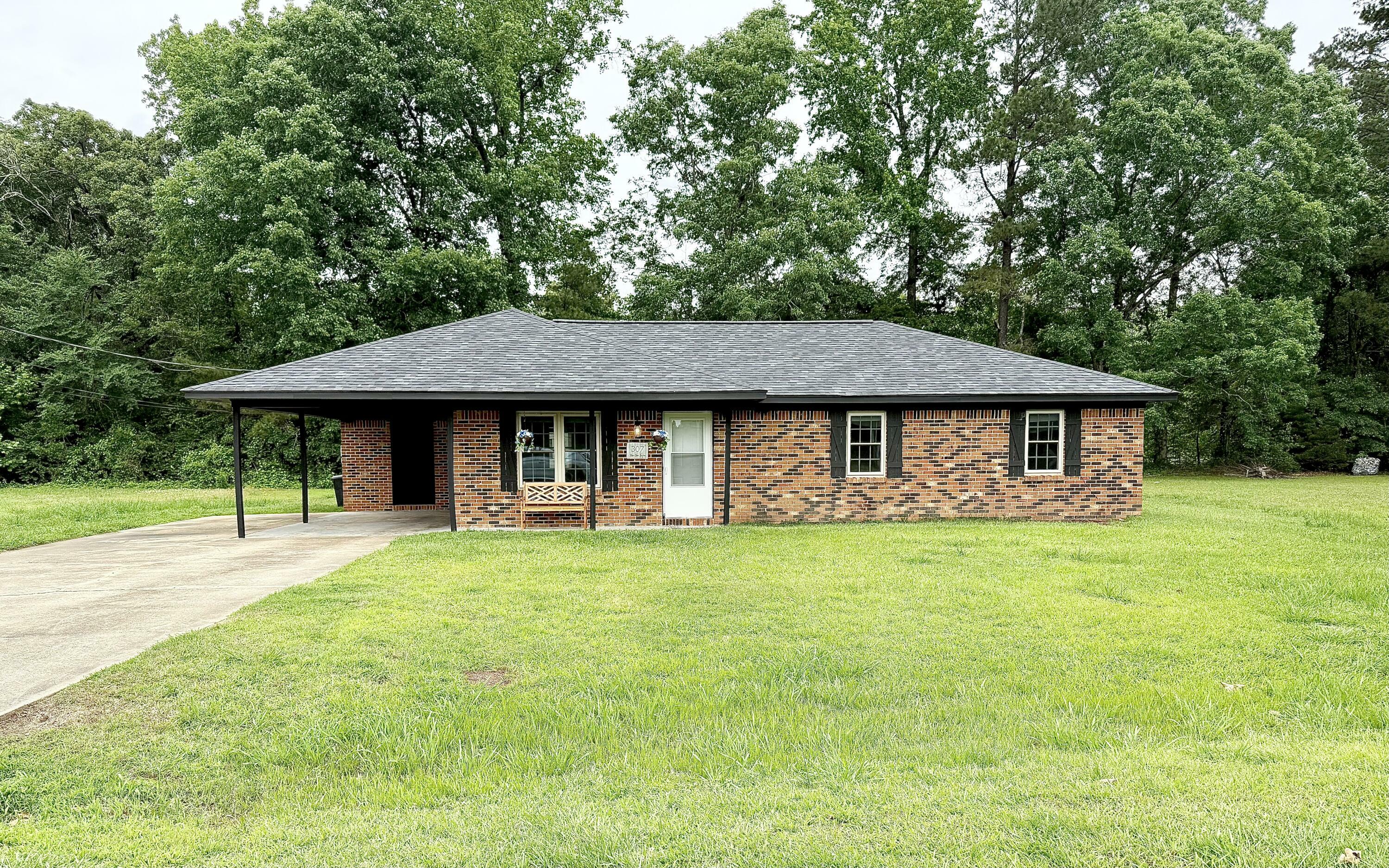 Property Photo: 307 Belle Cir MS 39702