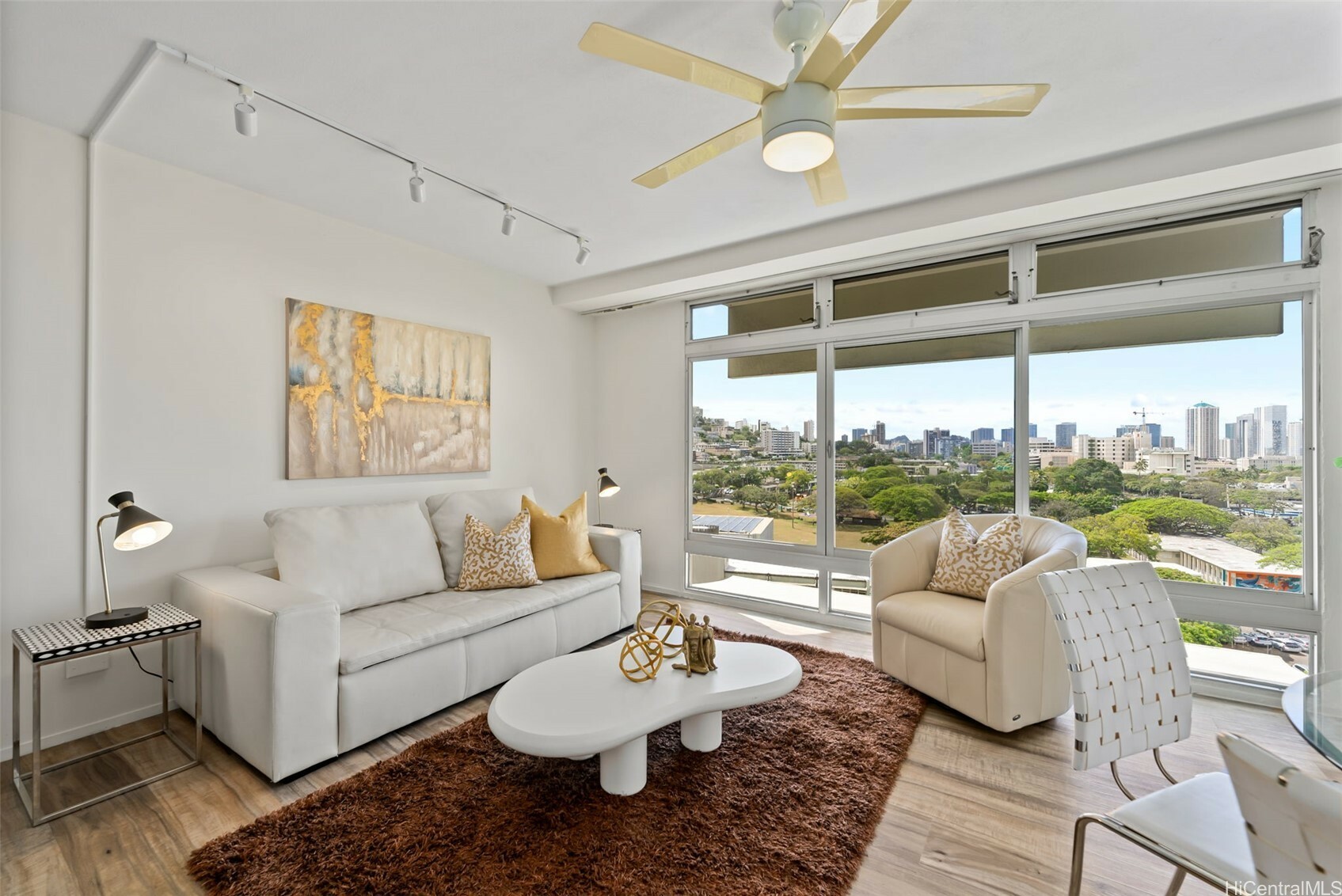 1511 Nuuanu Avenue 1027  Honolulu HI 96817 photo