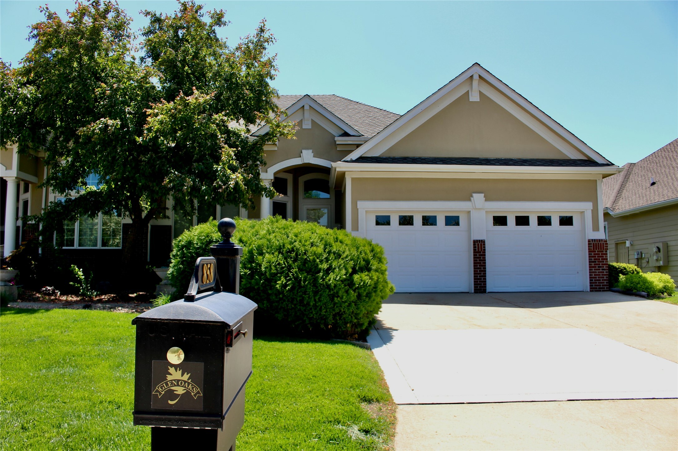 858 Burr Oaks Drive  West Des Moines IA 50266 photo