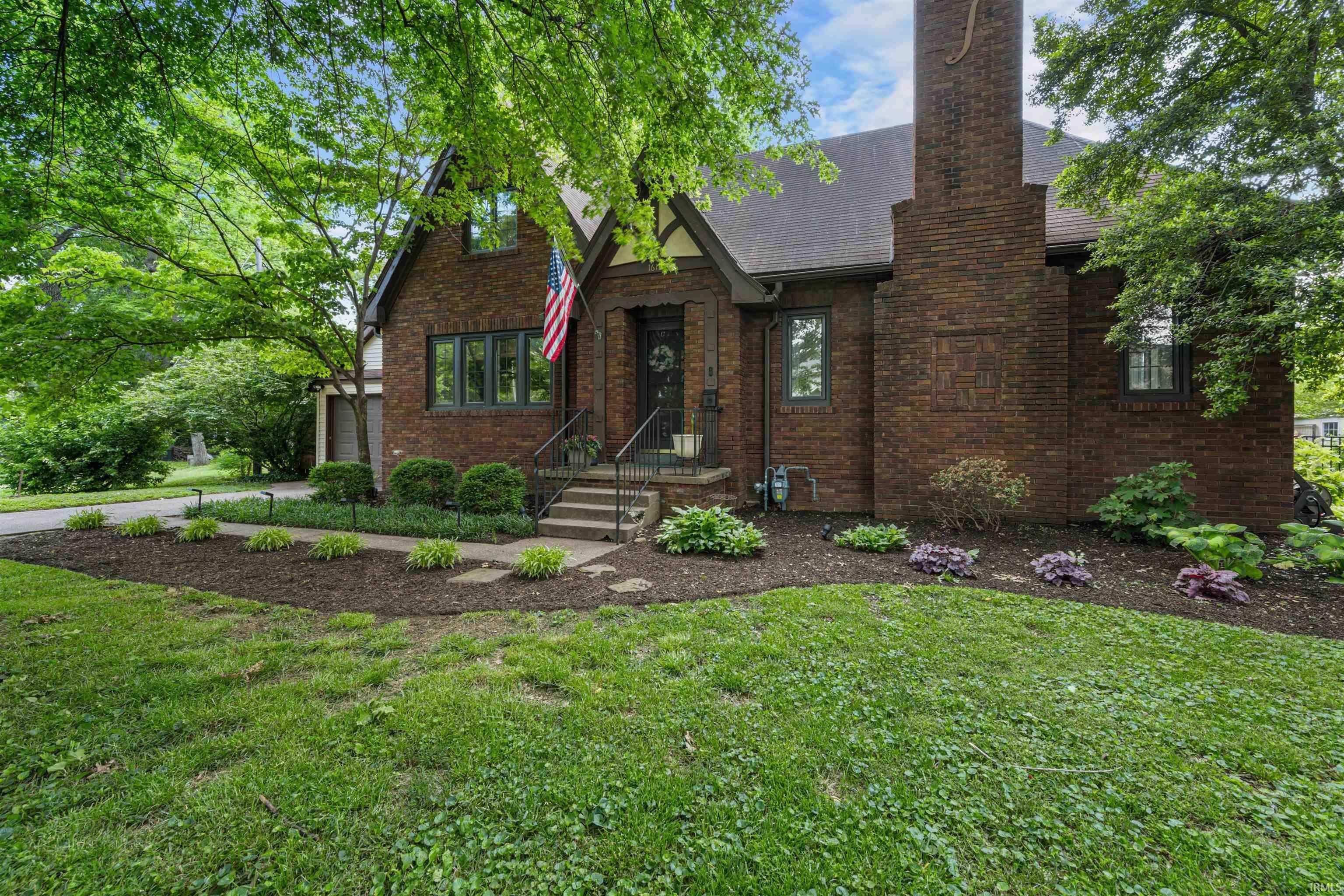 Property Photo: 1613 Southeast Boulevard IN 47714