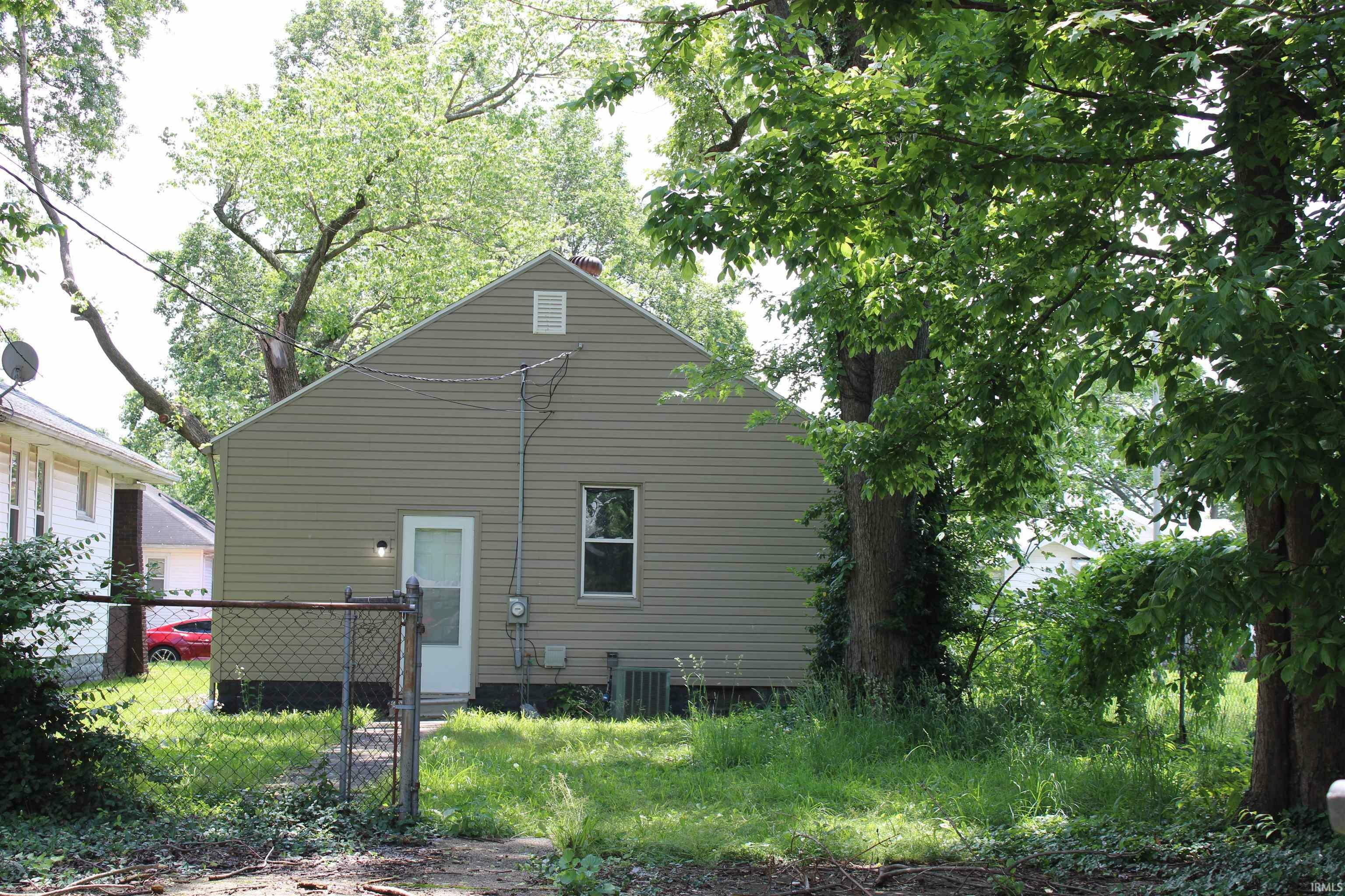 Property Photo: 814 Taylor Avenue IN 47713-2672