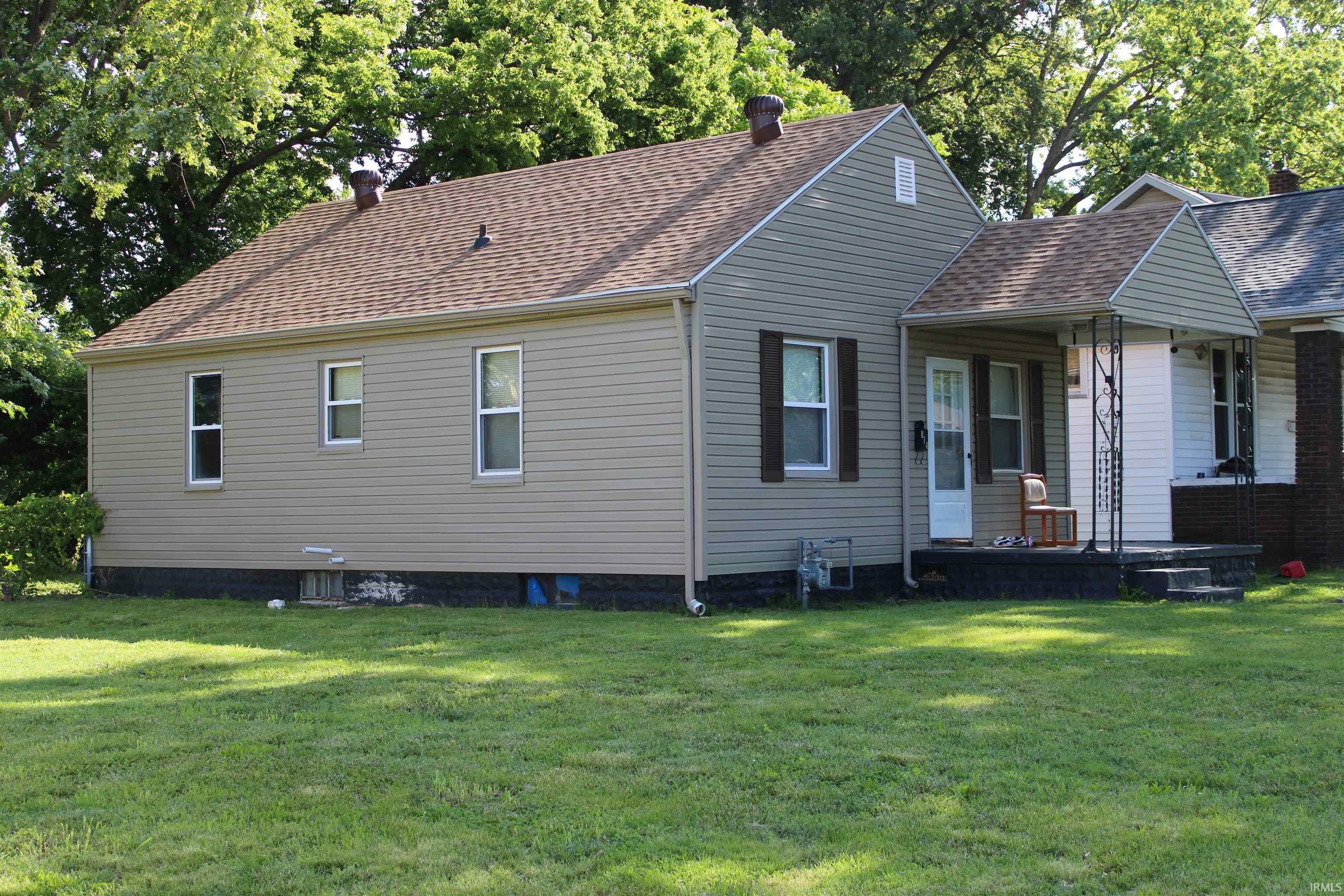 Property Photo:  814 Taylor Avenue  IN 47713-2672 