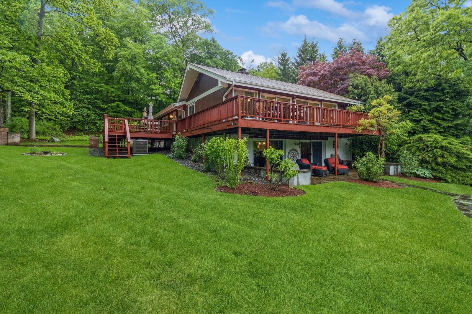 Property Photo: 5 Lakeshore Close NY 10591