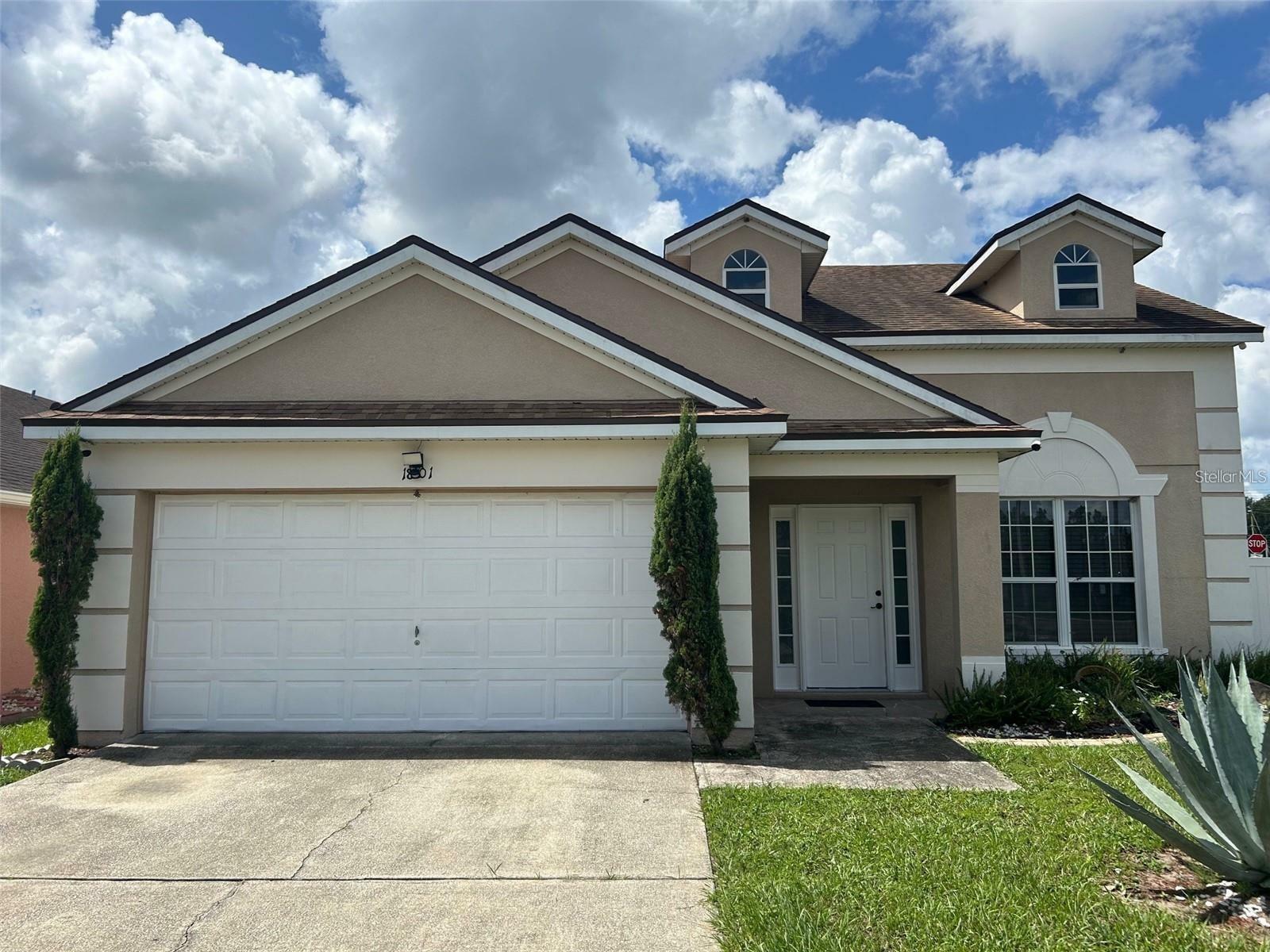Property Photo:  1801 Colonial Woods Boulevard  FL 32826 