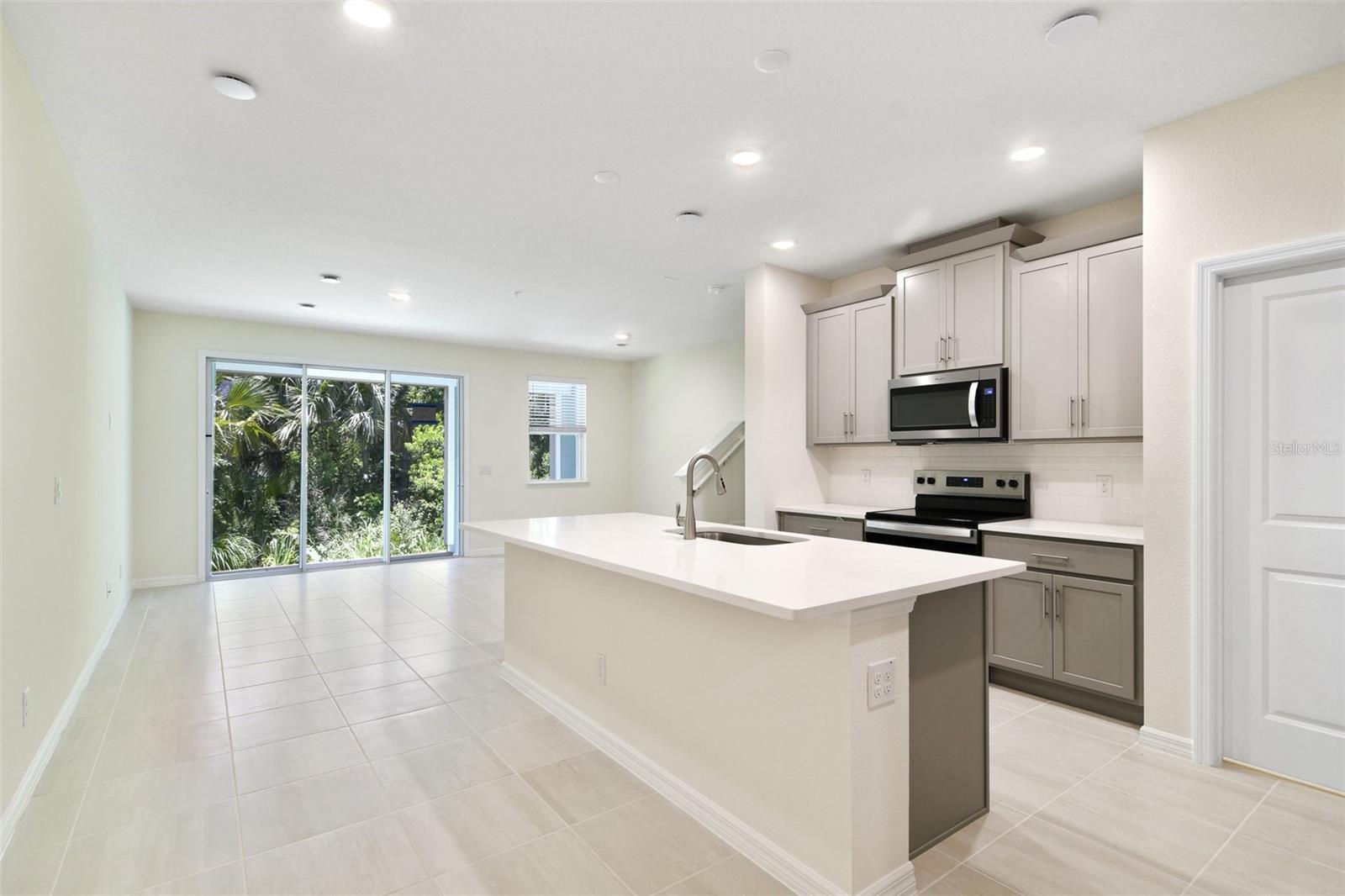 Property Photo: 560 Southern Edge Way FL 32771