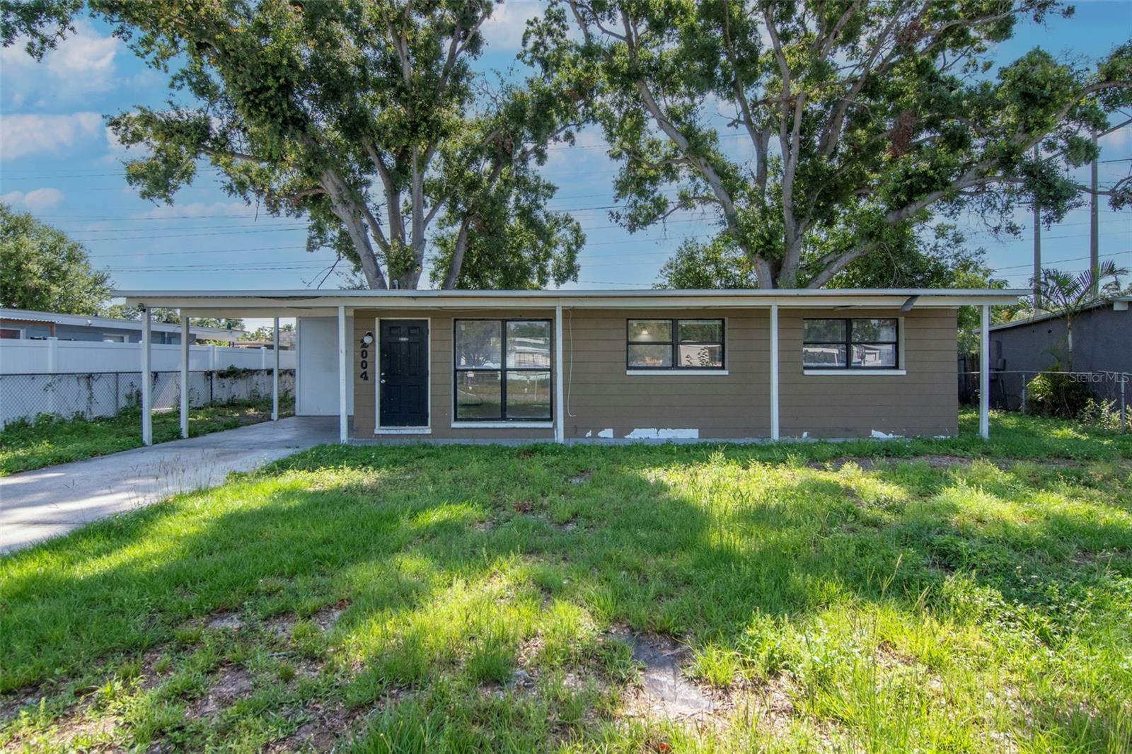 Property Photo: 2004 Windsor Way FL 33619