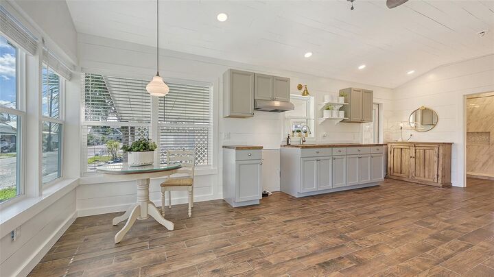 Property Photo: 13 Oak Street FL 34208
