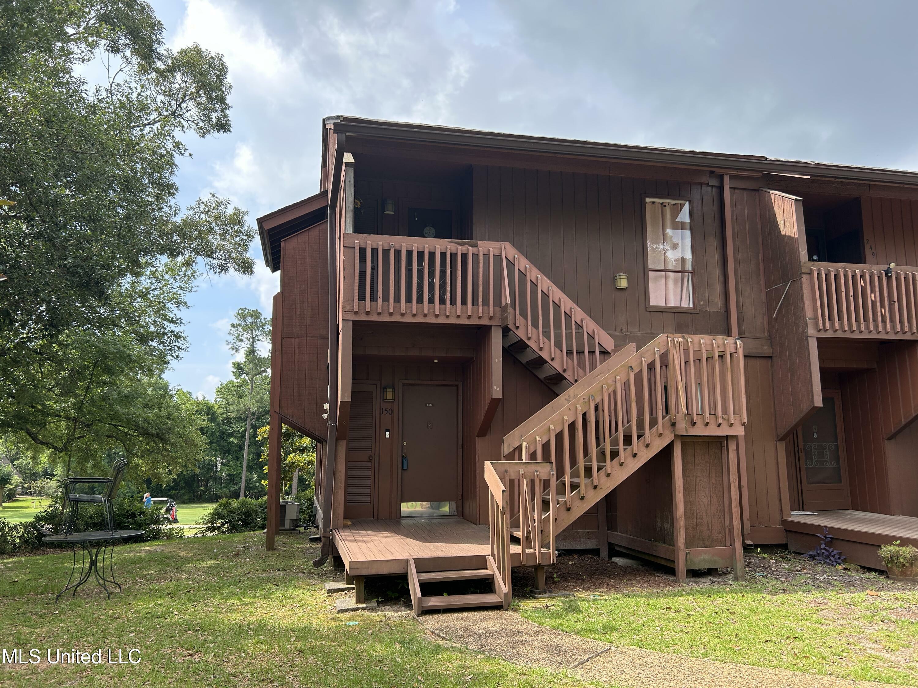 Property Photo: 150 Lakeside Villa MS 39525