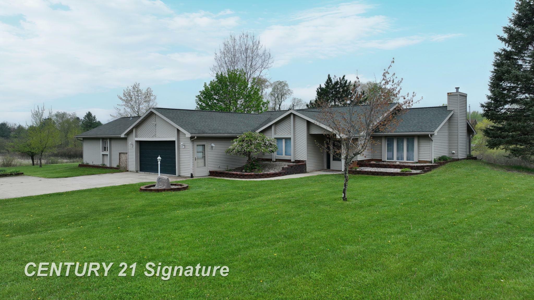 5489 Winchester Way  Gladwin MI 48624 photo