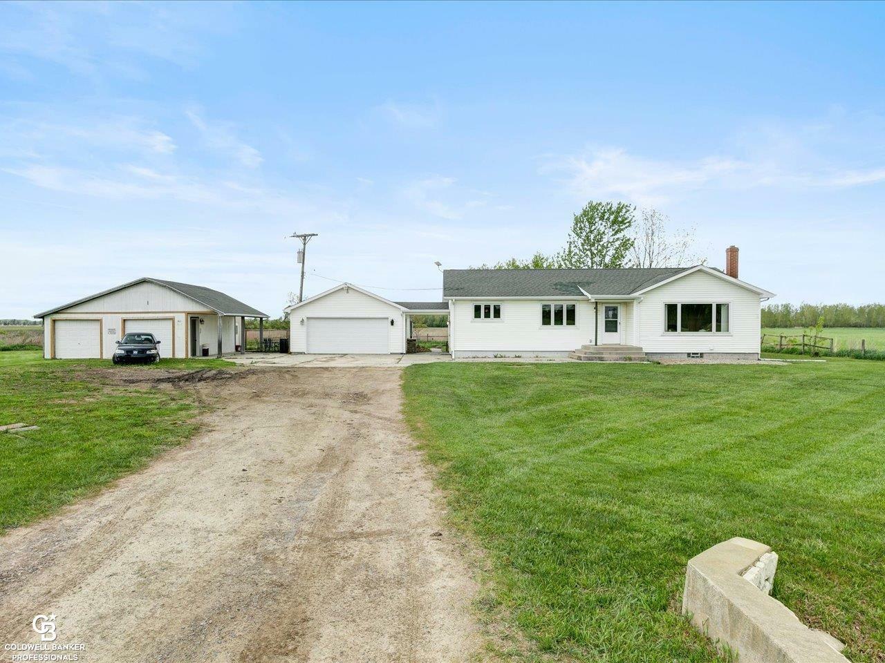 Property Photo: 903 E Burns Line Road MI 48454