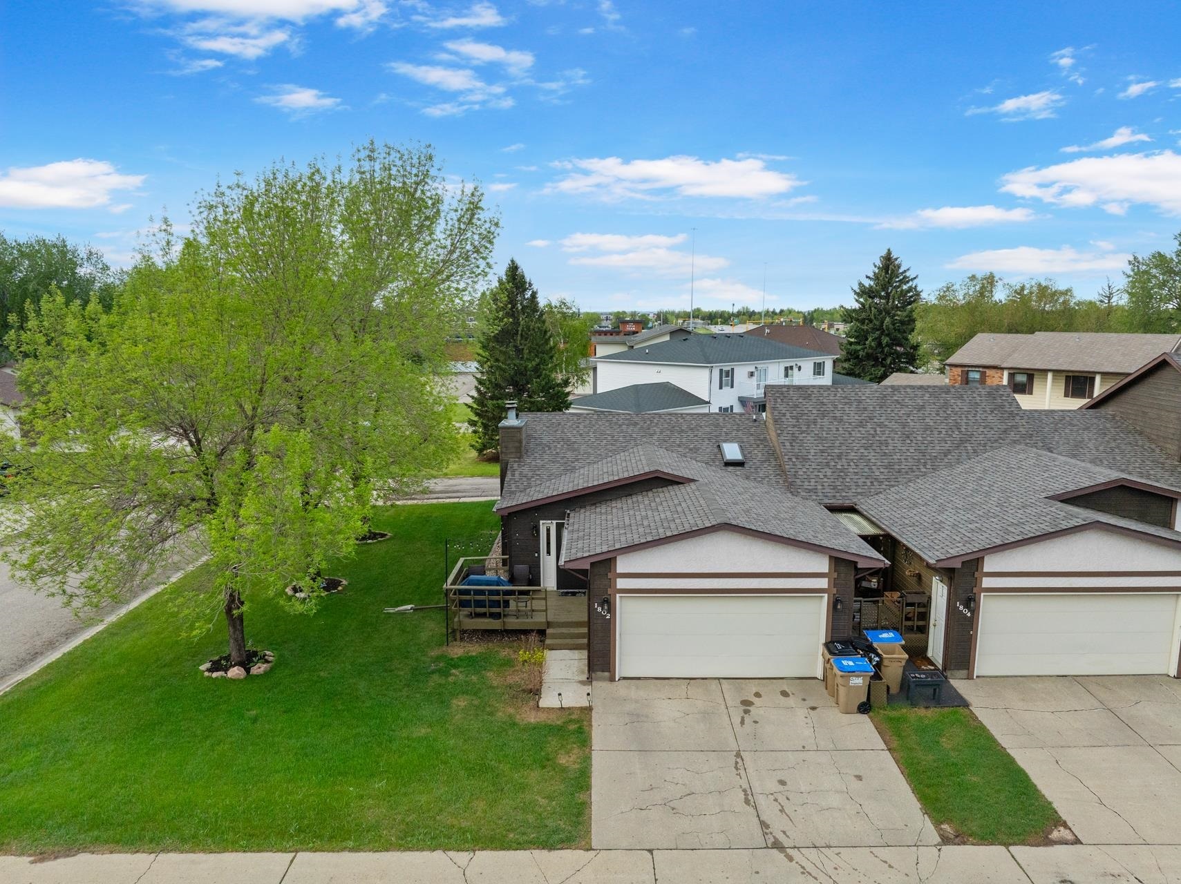 Property Photo: 1802 15 1/2 Street SW ND 58701