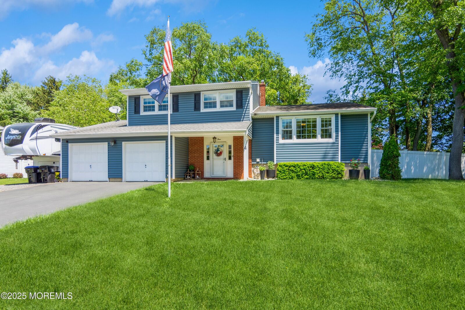 Property Photo:  4 Wedgewood Court  NJ 08816 