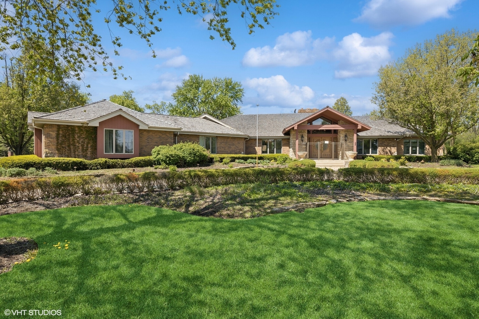 Property Photo: 10S180 Madison Street IL 60527