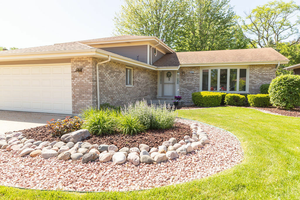 5331 Fawn Court  Oak Forest IL 60452 photo