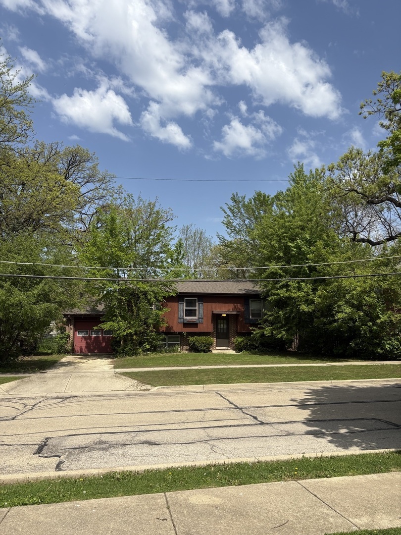 Property Photo: 212 N Oakwood Avenue IL 60185