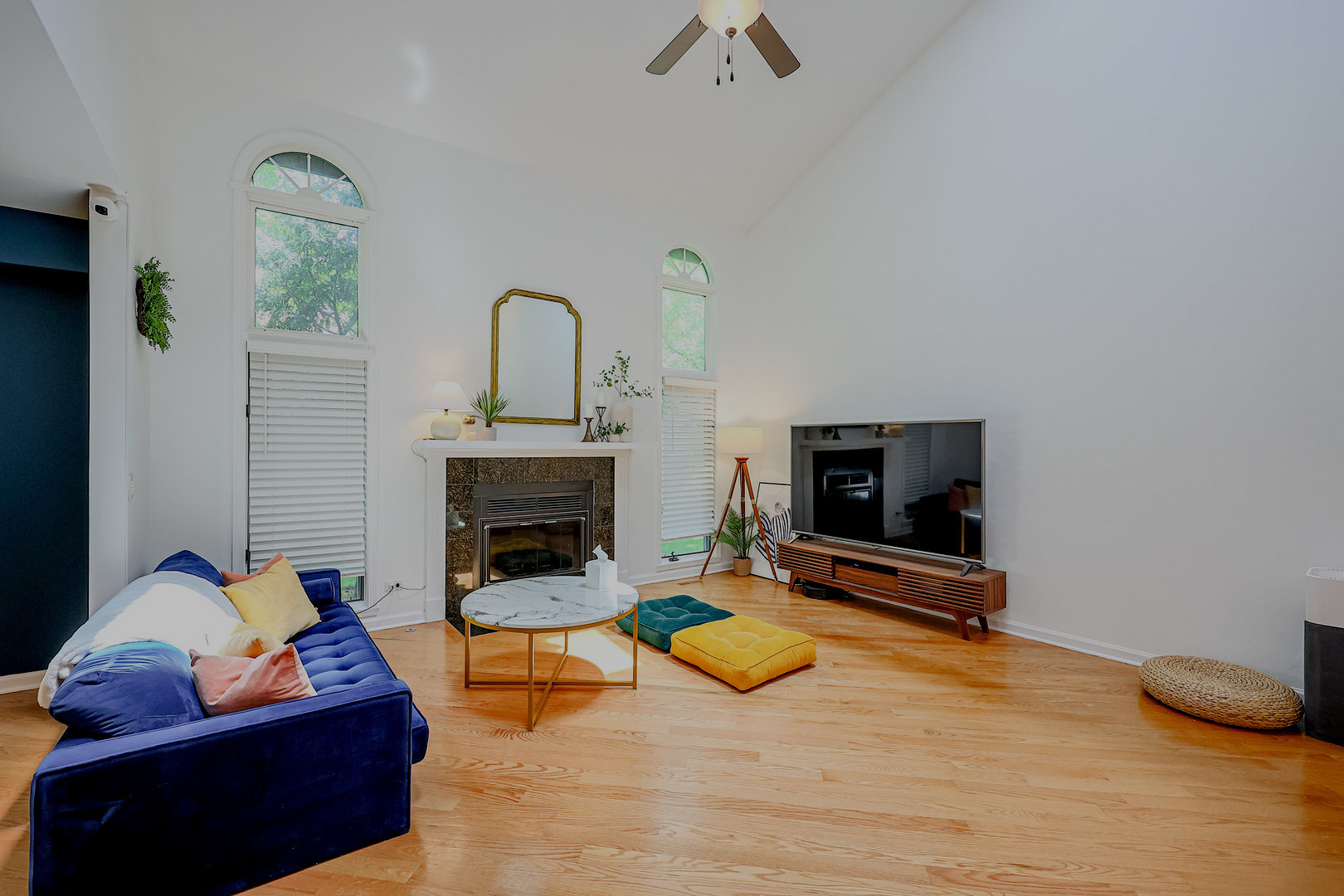 Property Photo: 1433 Picadilly Court IL 60056