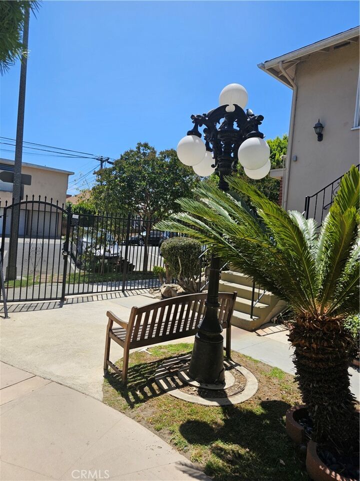 Property Photo:  1327 E Appleton Street 11  CA 90802 