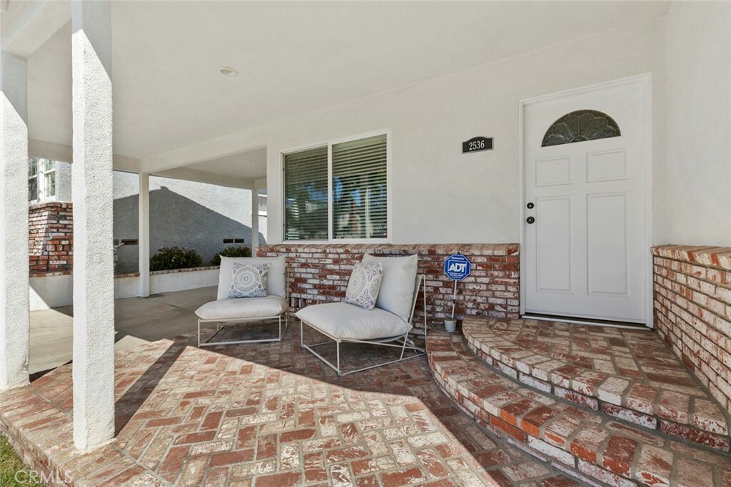 Property Photo:  2536 N Parish Place  CA 91504 