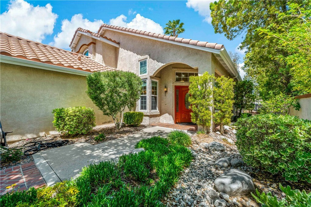 Property Photo: 40686 Via Jalapa CA 92562