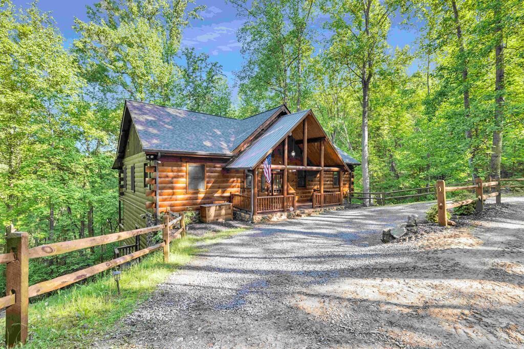 Property Photo: 402 Picklesimer Mountain Trail GA 30560