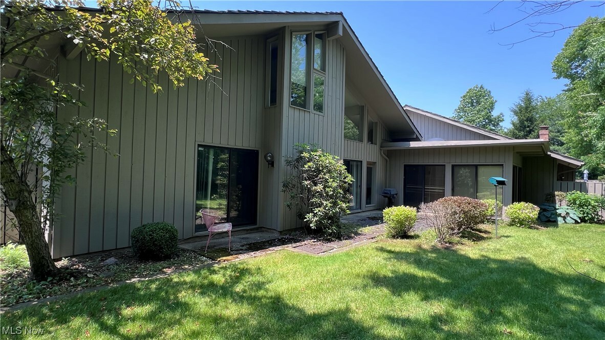 Property Photo: 250 Laurel Circle 13 OH 44202
