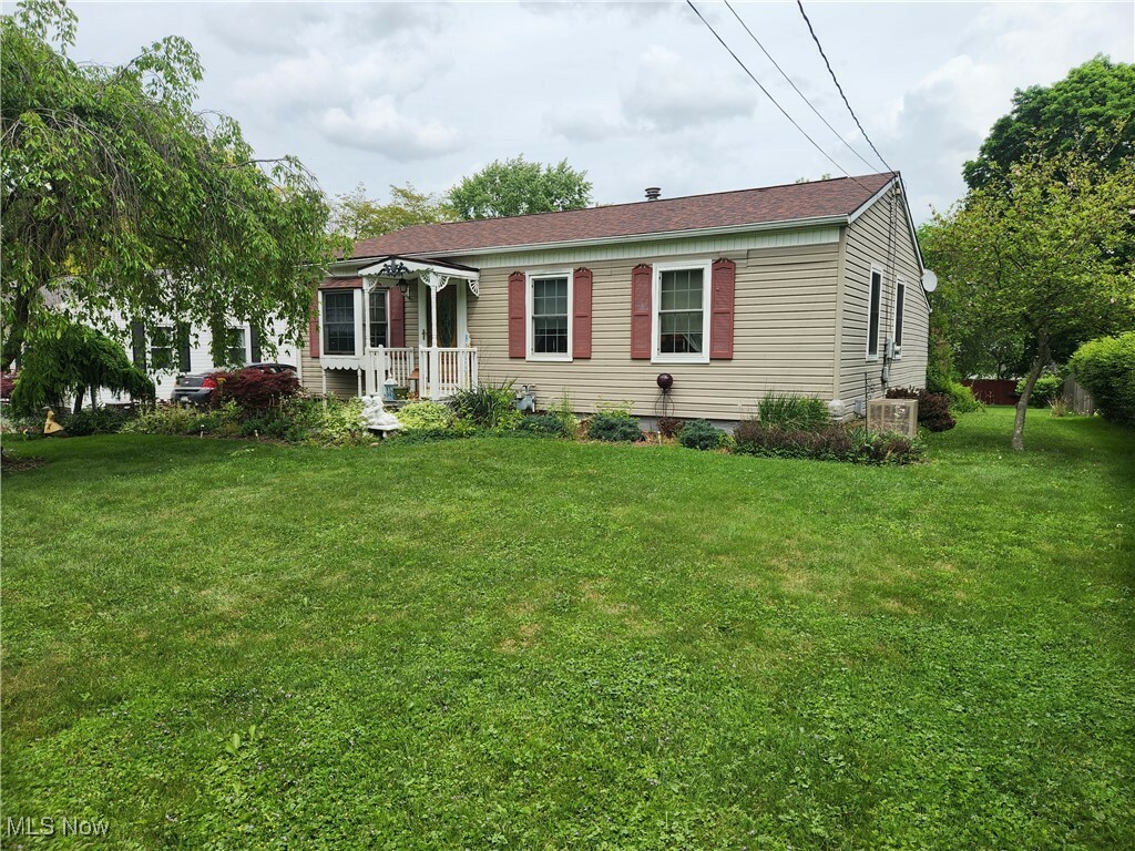 Property Photo: 867 S 14th Street OH 44672