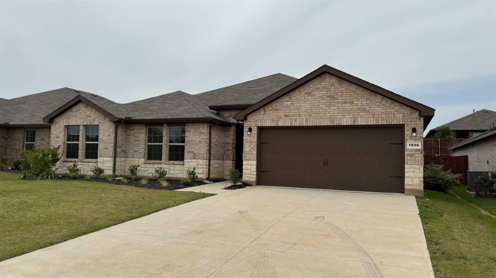 Property Photo: 1916 Cookes Lane TX 76033