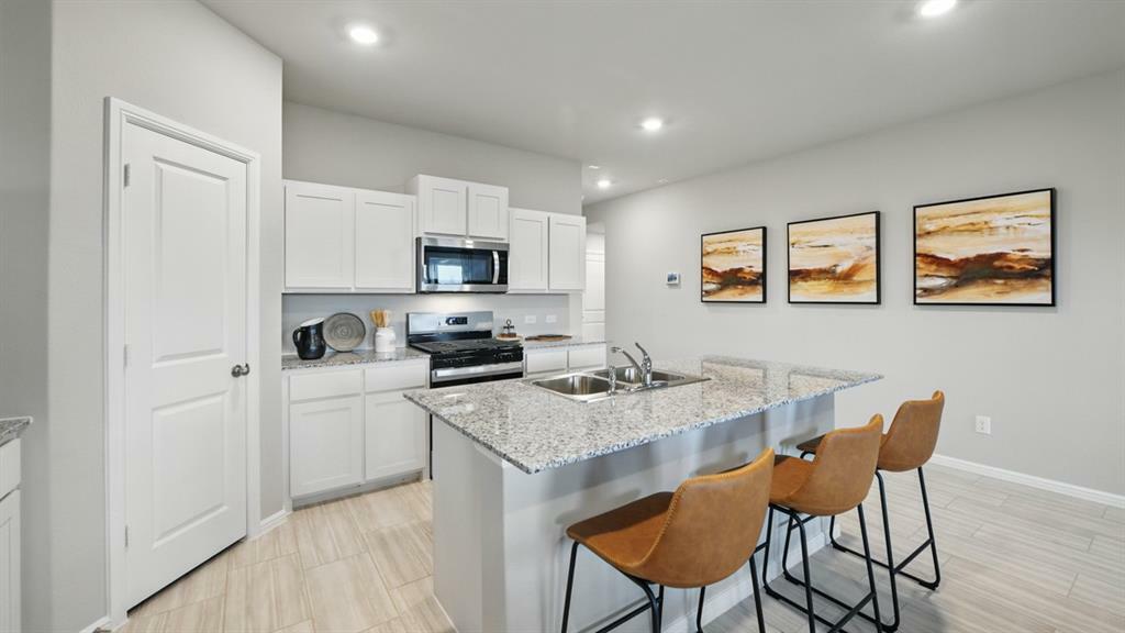 Property Photo: 1016 Ingalls Park Lane TX 76131