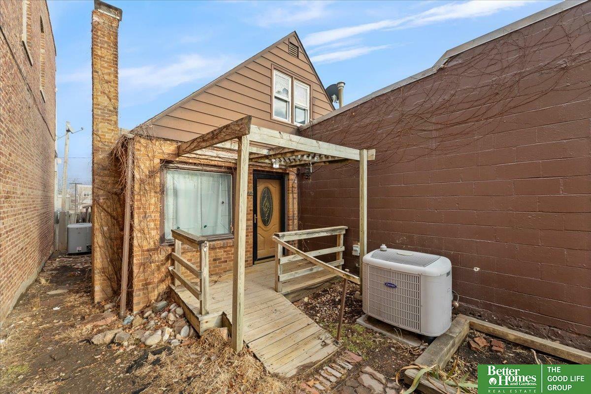 Property Photo: 8603 N 30th Street NE 68112